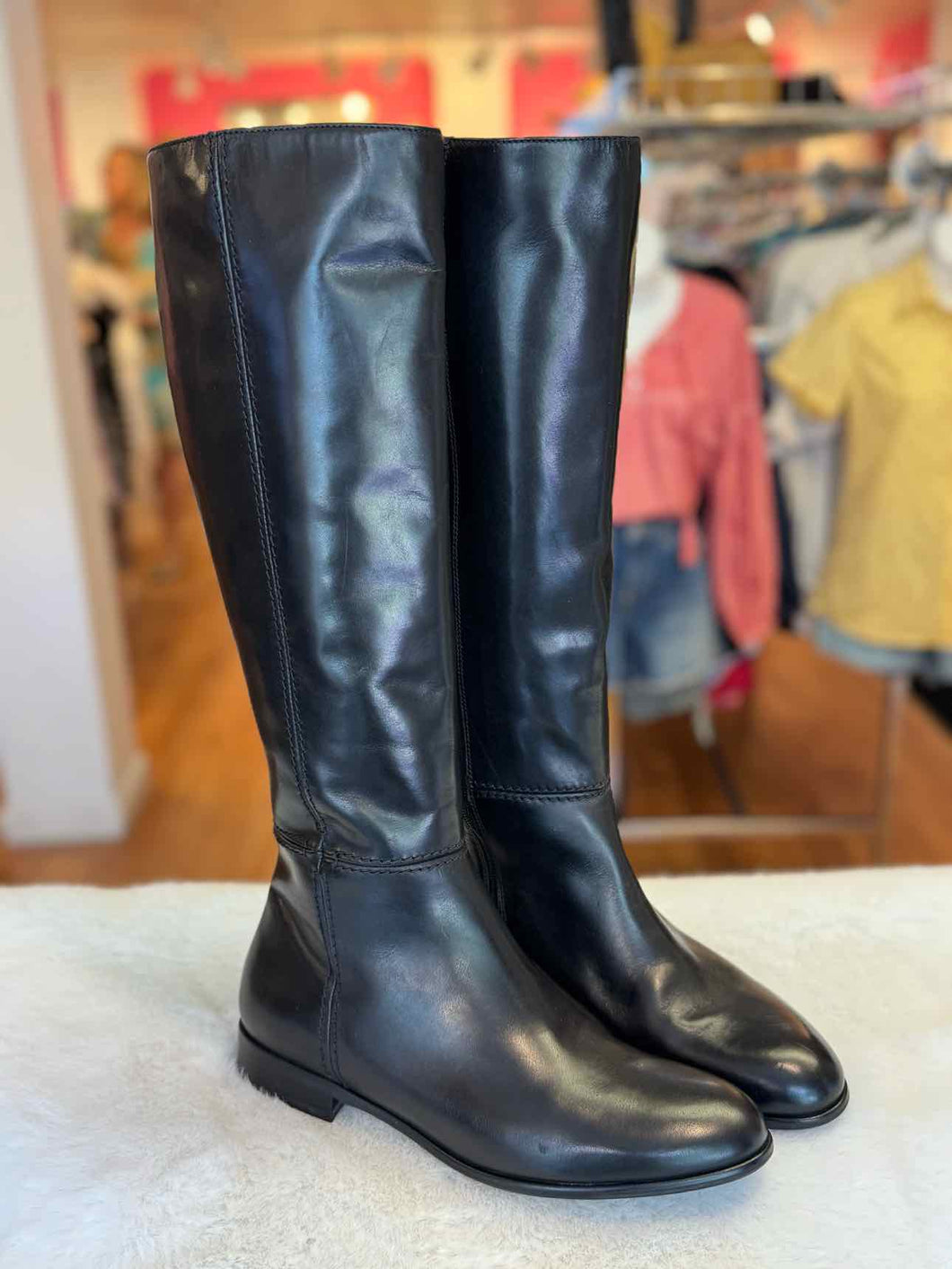 Size 39 Black Pre-Owned Boots- Ladies