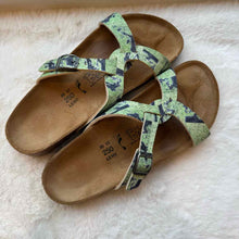 Load image into Gallery viewer, Birkis by Birkenstock Size 39 Green Print Sandal Pre-Owned Shoes- Ladies
