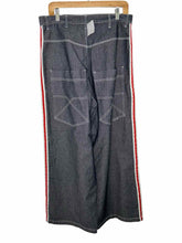 Load image into Gallery viewer, Size 32 Denim Pre-Owned Jeans- Ladies
