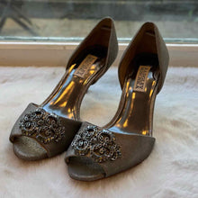 Load image into Gallery viewer, Badgley Mischka Size 7 Silver Heels Pre-Owned Shoes- Ladies

