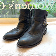 Load image into Gallery viewer, Frye Size 8 Black Pre-Owned Boots- Ladies
