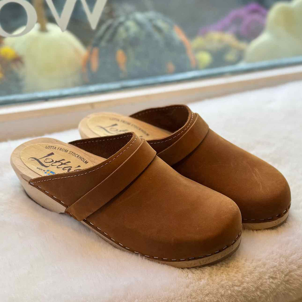 Lotta's Size 38 Tan Clog Footwear- NWOB Shoes- Ladies
