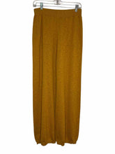 Load image into Gallery viewer, No Brand Label Size L Mustard Pre-Owned Multiple Piece Set

