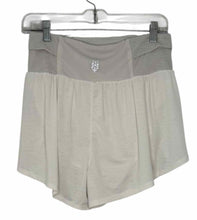 Load image into Gallery viewer, Free People Size Medium White Pre-Owned Shorts- Ladies
