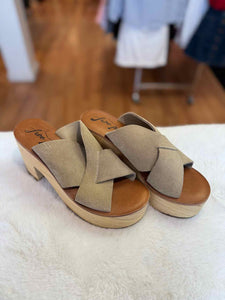 Free People Size 37 Tan Clog Footwear- NWOB Shoes- Ladies
