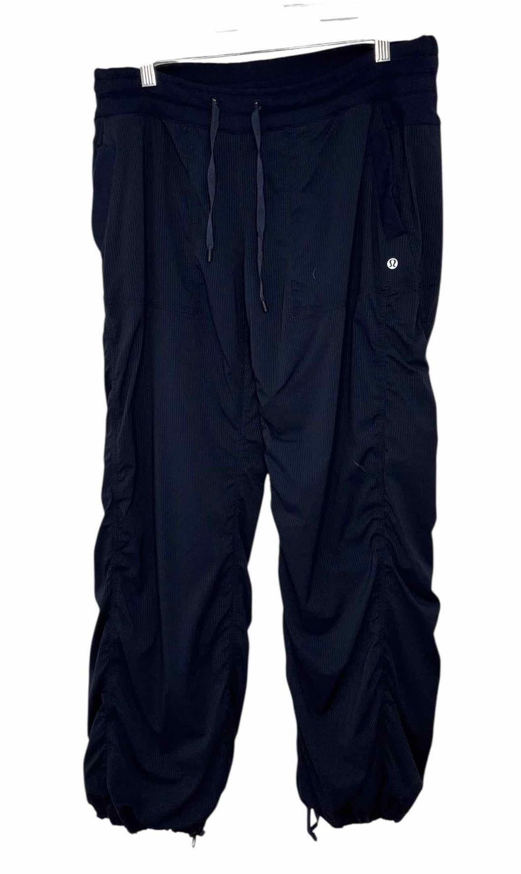 Lululemon Size Medium Navy Pre-Owned Pants- Ladies