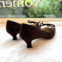 Load image into Gallery viewer, Manolo Blahnik Size 36.5 Brown Pre-Owned Heels Shoes- Ladies
