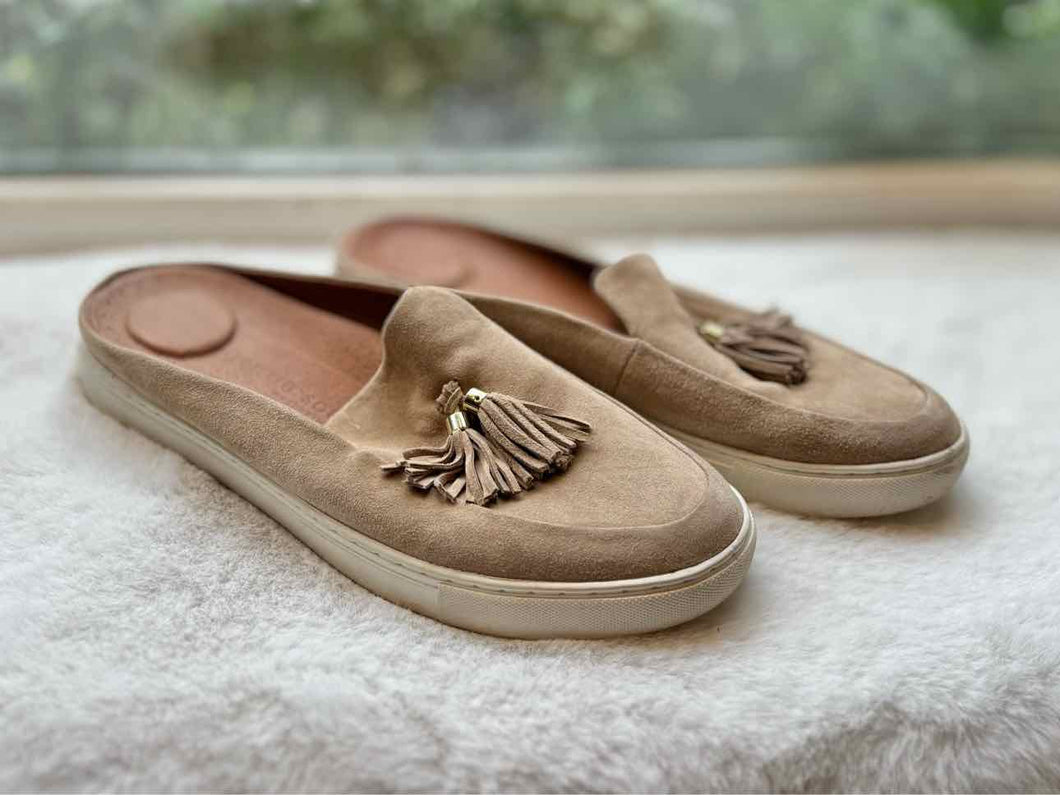 Gentle Souls Size 9.5 Beige Loafer Pre-Owned Shoes- Ladies