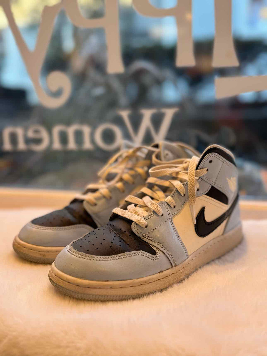 Nike Size 9 Blue Sneaker Pre-Owned Shoes- Ladies