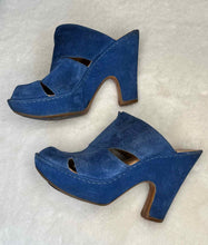 Load image into Gallery viewer, Born Size 8 Blue Heels Pre-Owned Shoes- Ladies
