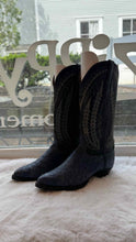 Load image into Gallery viewer, Size 6.5 Blue Pre-Owned Boots- Ladies
