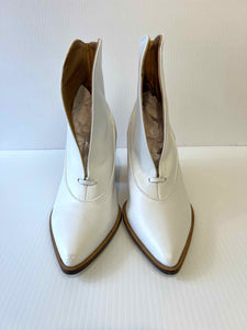 Jaggar Size 39 White Boots- Ladies