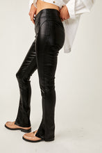 Load image into Gallery viewer, Free People Size X- Small Black Pants- Ladies
